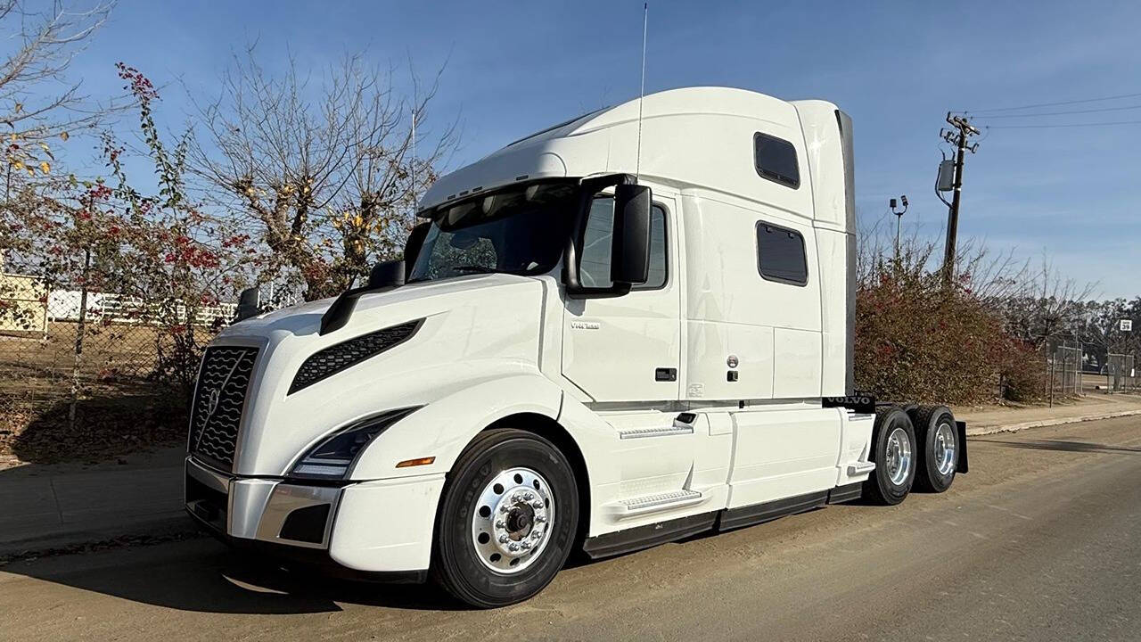 2024 VOLVO VNL 860 SLEEPER for sale at KING TRUCK TRAILER SALES in Bakersfield, CA