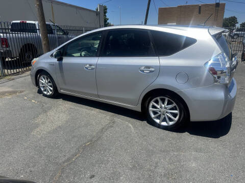 2012 Toyota Prius v Five
