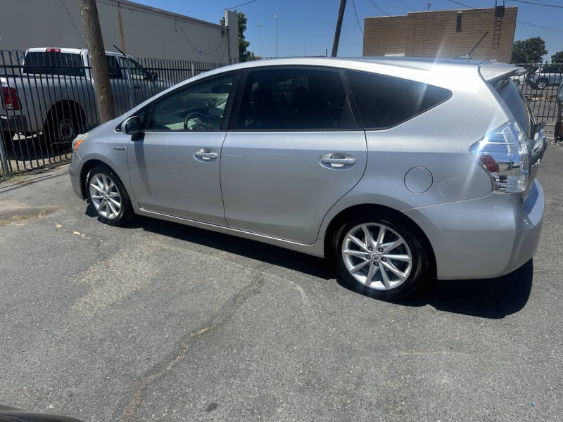 2012 Toyota Prius v Five