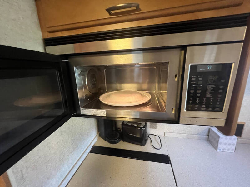 2007 Winnebago Adventurer