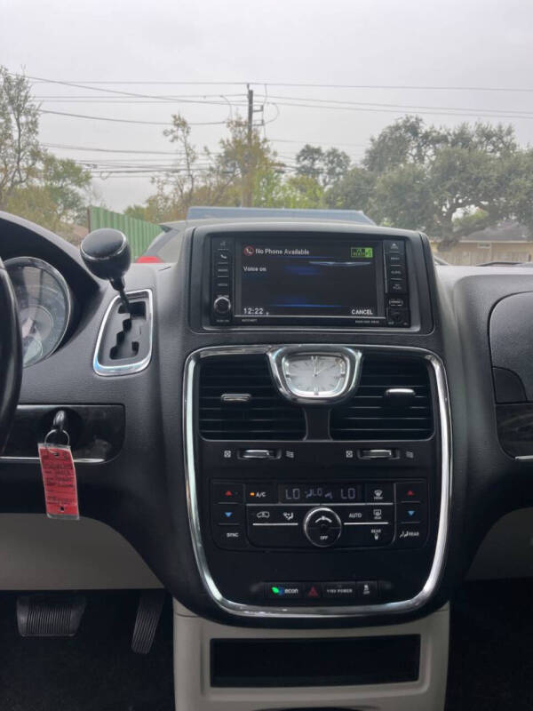 2013 Chrysler Town and Country Touring