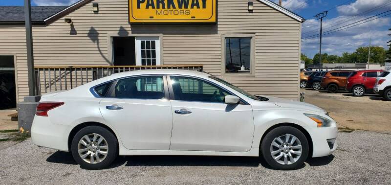 2013 Nissan Altima for sale at Parkway Motors in Springfield IL