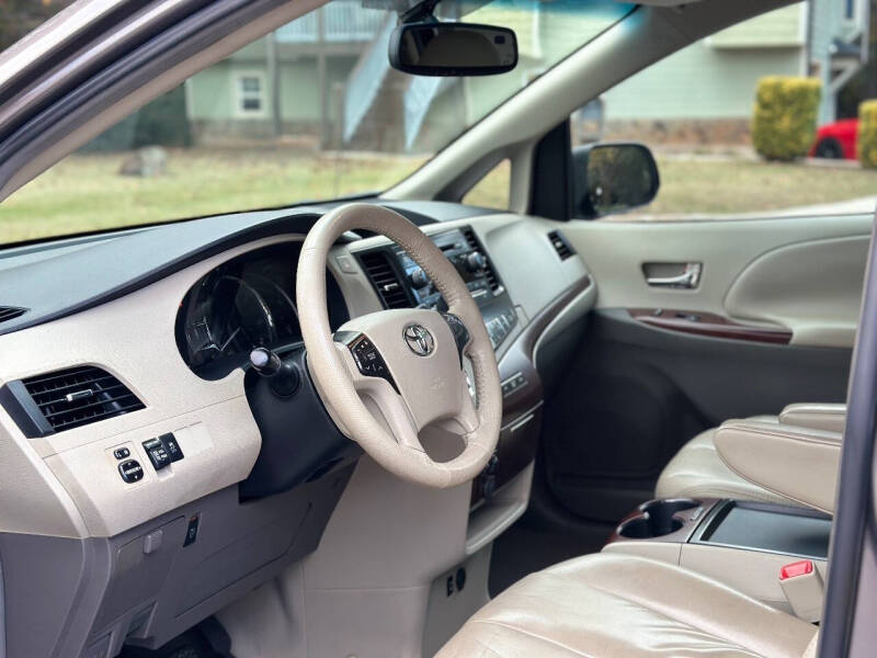 2011 Toyota Sienna XLE 8-Passenger