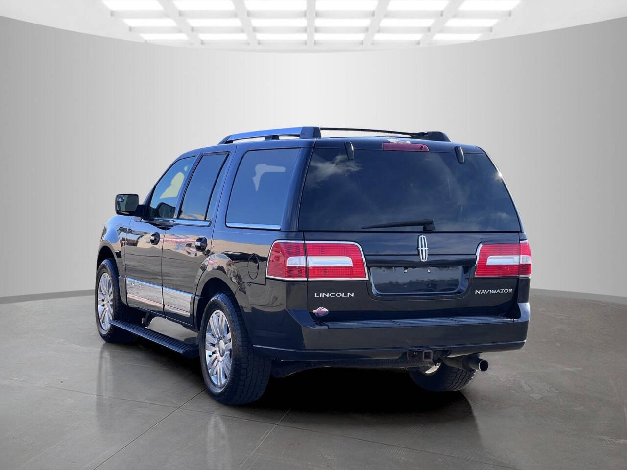 2012 Lincoln Navigator for sale at Used Cars Toledo in Oregon, OH