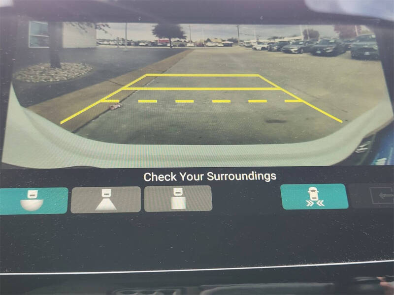 2021 Honda Pilot Touring w/Rear Captain's Chairs