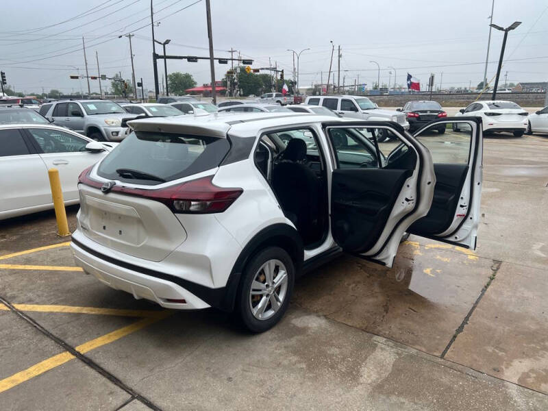 2022 Nissan Kicks S