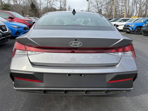 2025 Hyundai Elantra SE