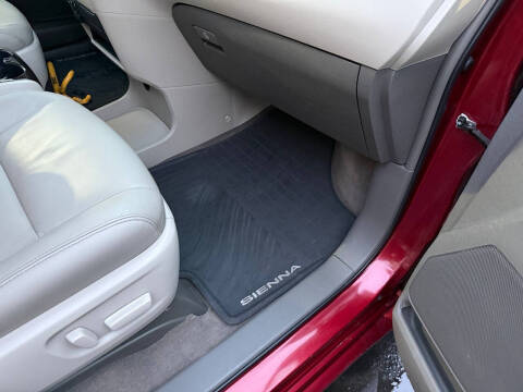 2015 Toyota Sienna XLE 8-Passenger