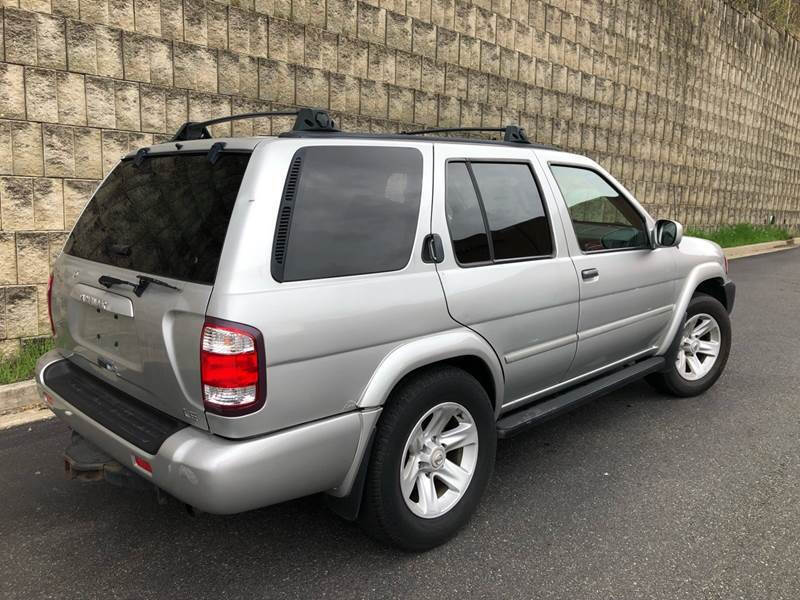 2003 Nissan Pathfinder LE
