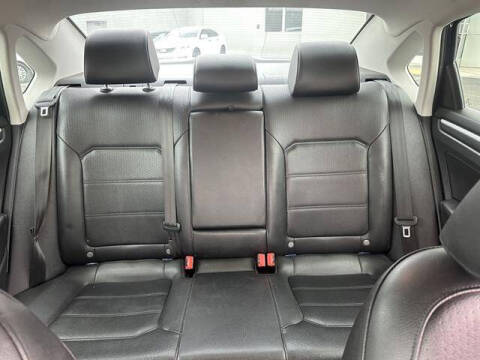 2017 Volkswagen Passat 1.8T R-Line