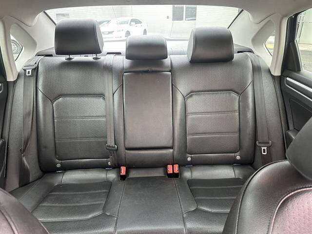 2017 Volkswagen Passat 1.8T R-Line