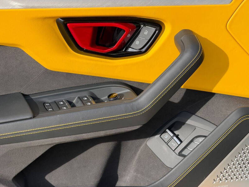 2025 Lamborghini Urus SE