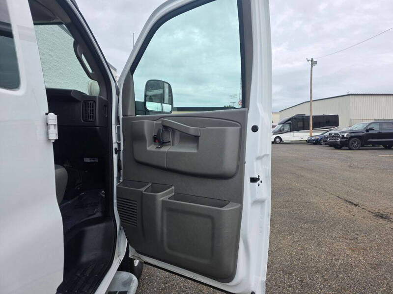 2025 Chevrolet Express 2500