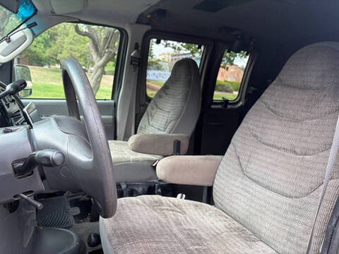 2003 Ford E-Series E-350 SD