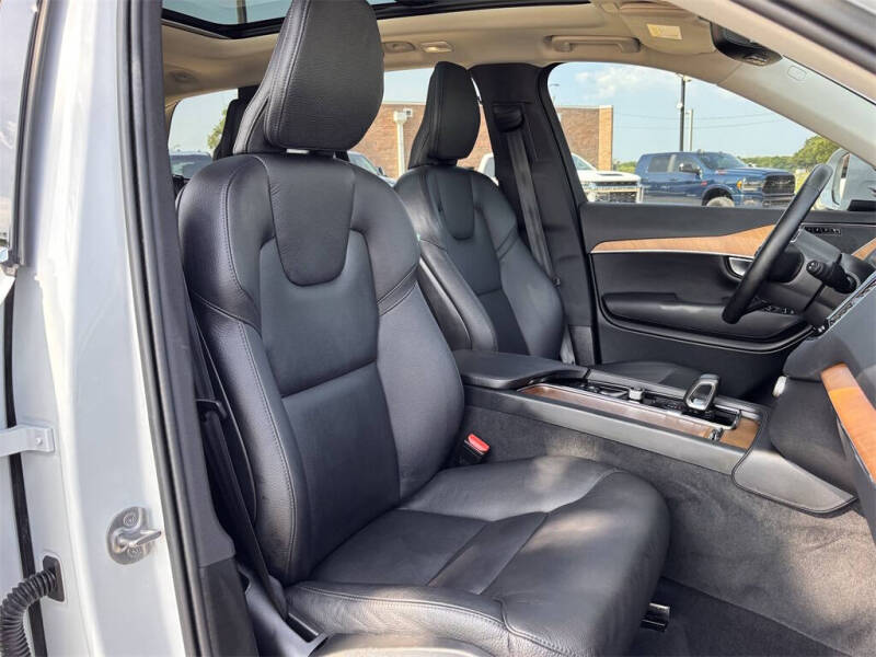 2023 Volvo XC90 B5 Plus Bright Theme