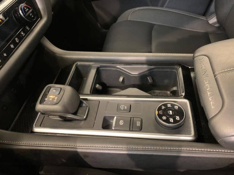 2022 Nissan Pathfinder SL