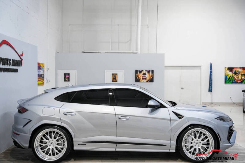 2025 Lamborghini Urus SE