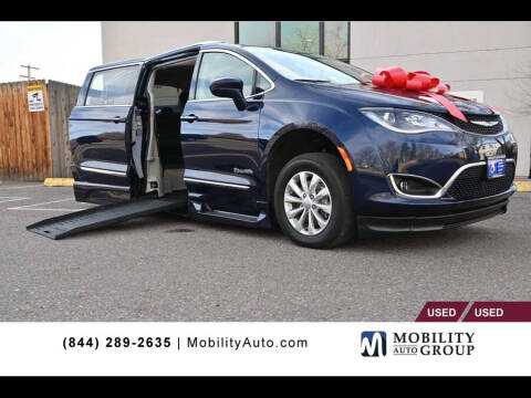 2019 Chrysler Pacifica for sale at CO Fleet & Mobility in Denver CO