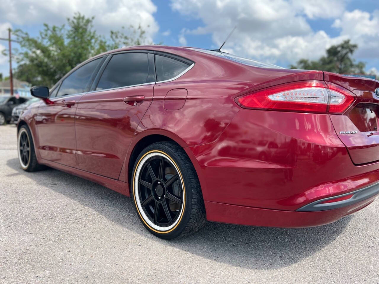 2013 Ford Fusion for sale at J-R Auto Sales LLC in Houston, TX