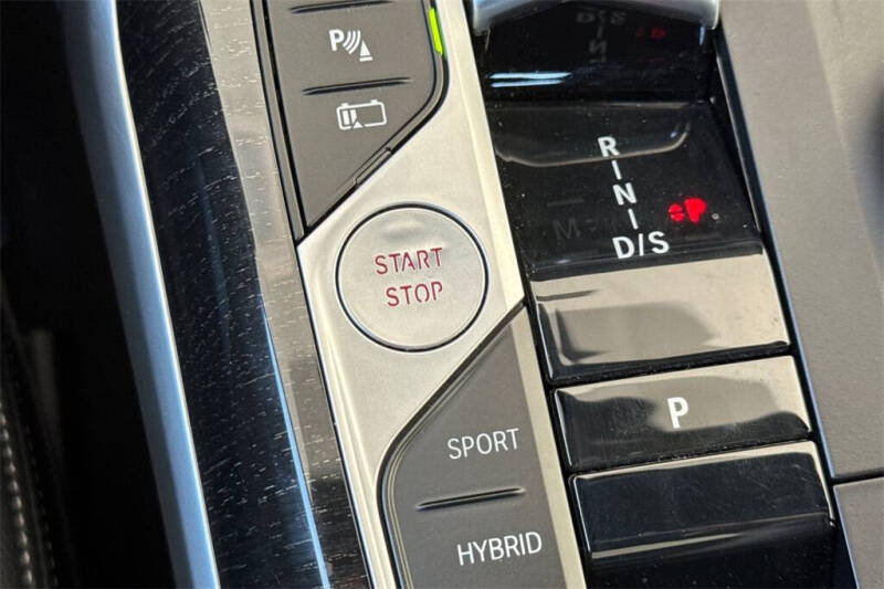 2023 BMW 3 Series 330e