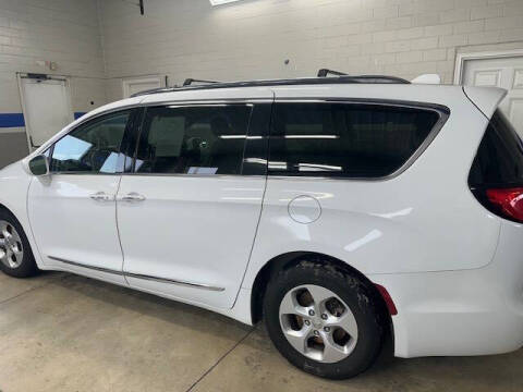 2017 Chrysler Pacifica Touring-L Plus