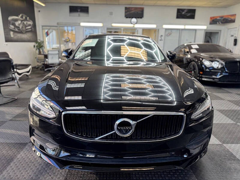 2017 Volvo S90 T6 Momentum