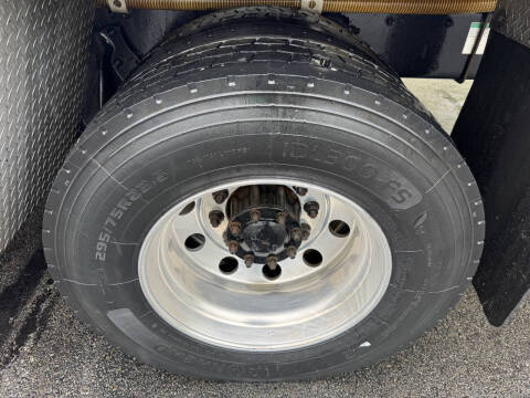 2011 Freightliner M2 106