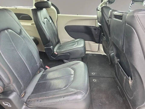 2017 Chrysler Pacifica Touring-L Plus
