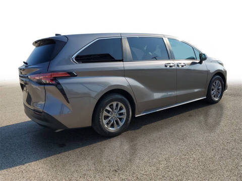 2022 Toyota Sienna XLE 7-Passenger