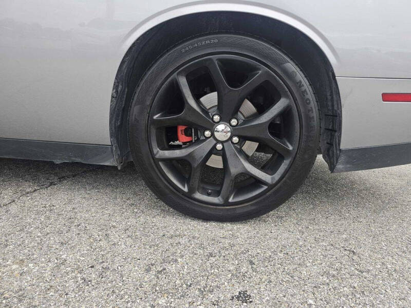 2015 Dodge Challenger SXT Plus