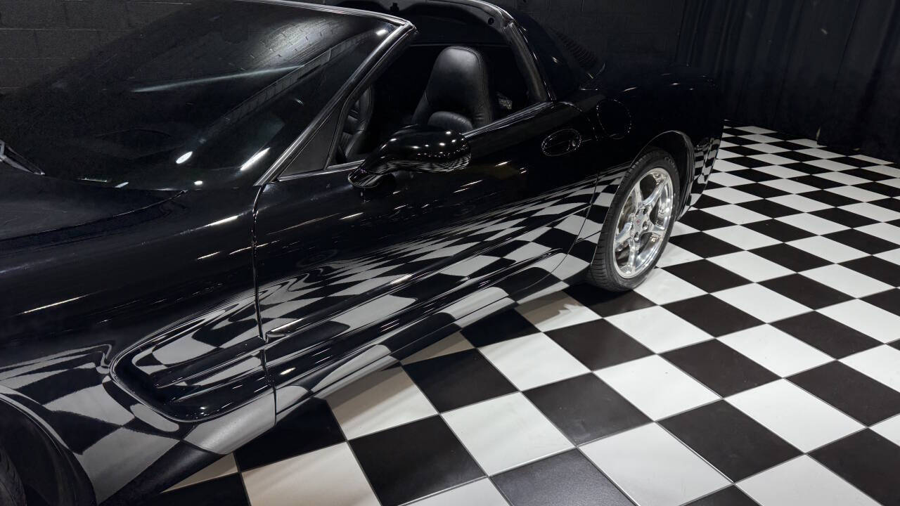 2004 Chevrolet Corvette 23