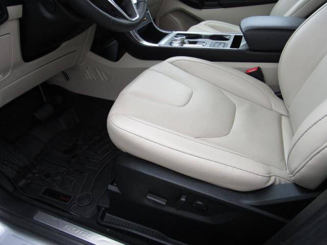 2022 Ford Edge Titanium