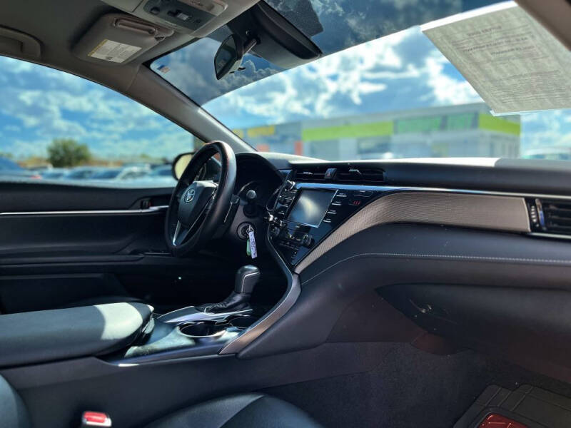 2020 Toyota Camry SE