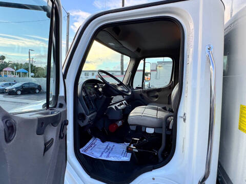 2023 Freightliner M2 106