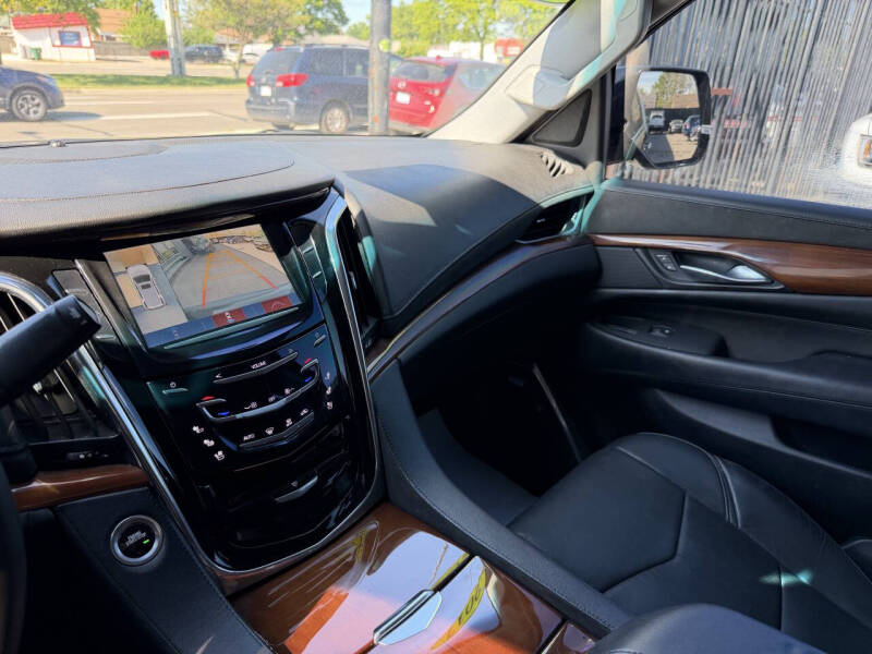 2017 Cadillac Escalade Standard
