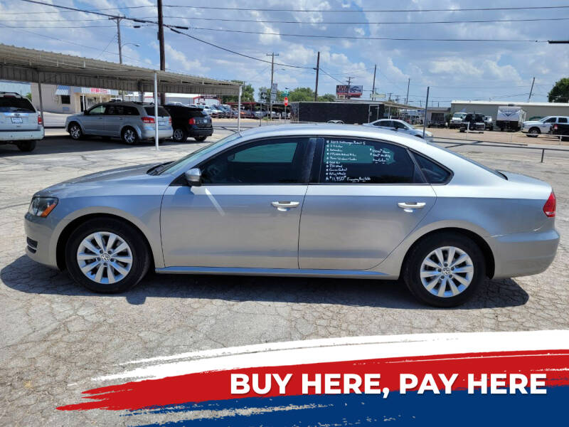 2013 Volkswagen Passat for sale at Meadows Motor Company in Cleburne TX