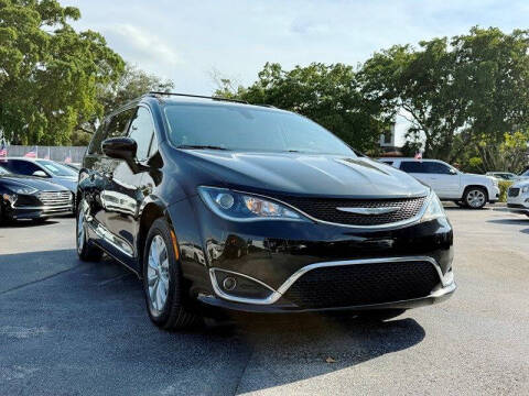 2017 Chrysler Pacifica Touring-L