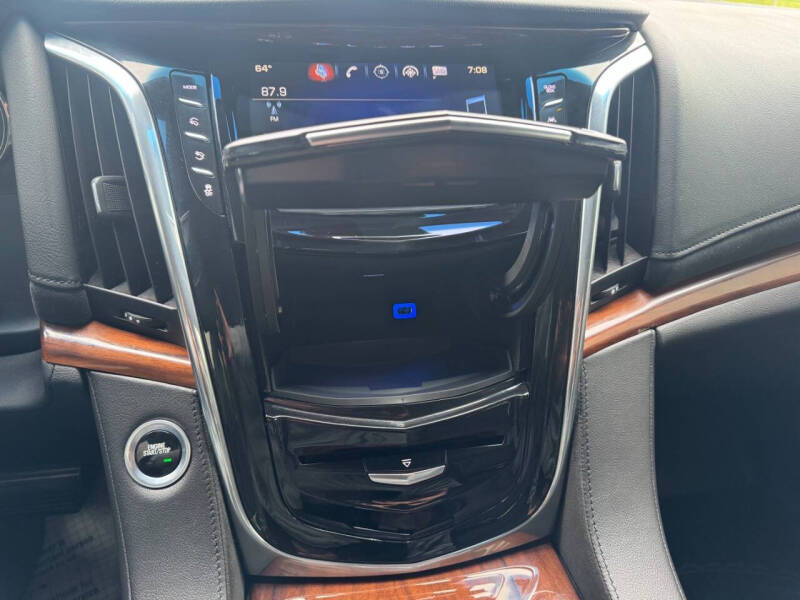 2017 Cadillac Escalade Luxury