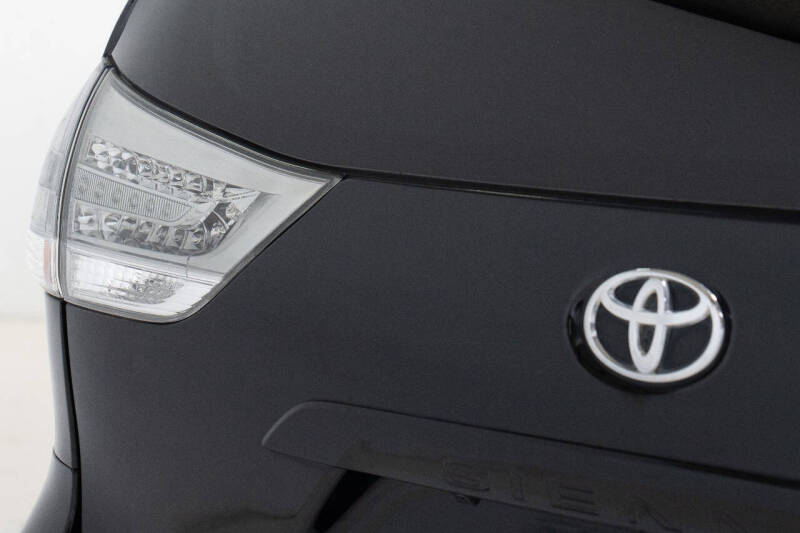 2018 Toyota Sienna SE Premium 8-Passenger