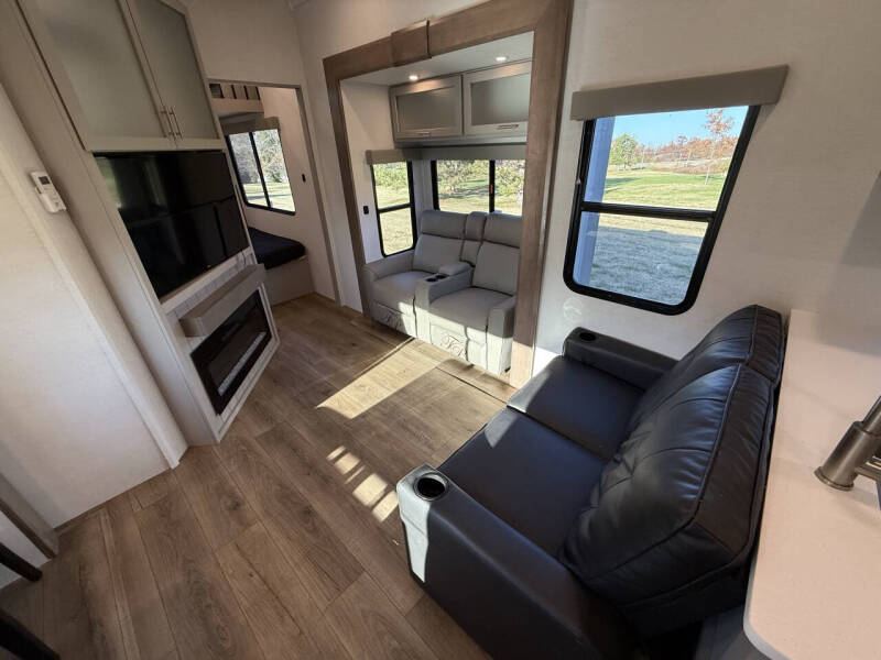 2025 Alliance RV Avenue