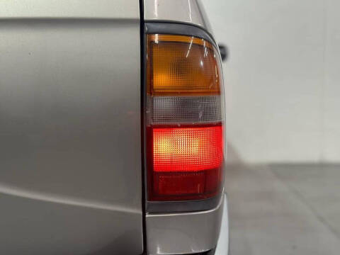 1998 Nissan Pathfinder XE