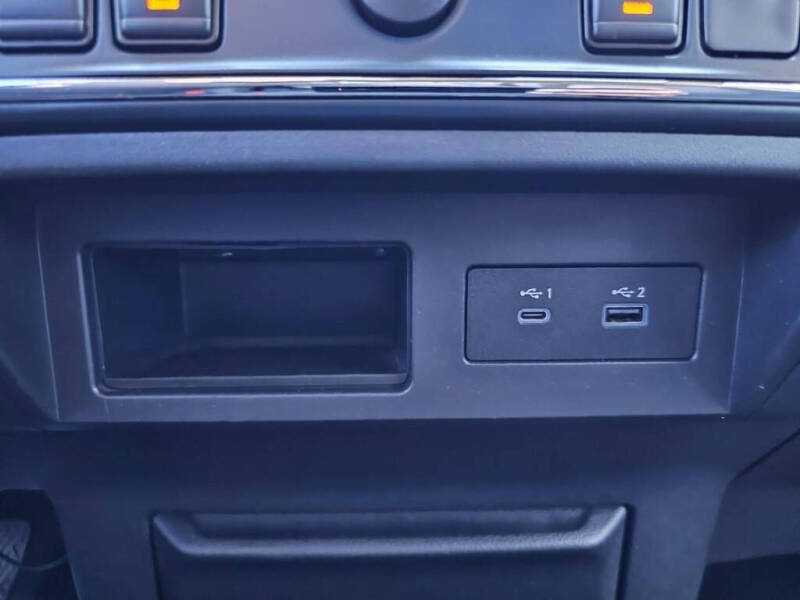 2022 Nissan Titan SV