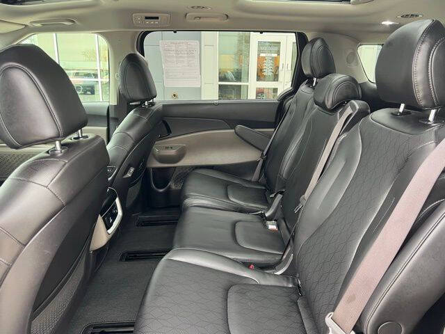 2025 Kia Carnival SX