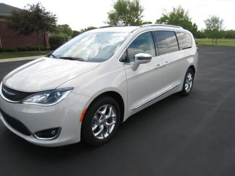 2019 Chrysler Pacifica for sale at FINNEY'S AUTO & TRUCK in Atlanta IN