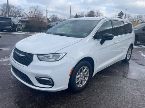 2025 Chrysler Pacifica Select