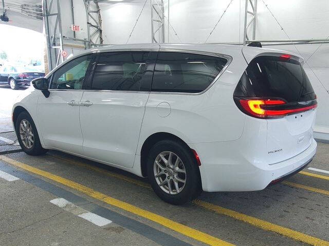 2025 Chrysler Pacifica Select