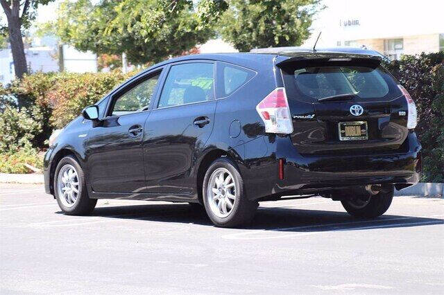 2017 Toyota Prius v Two