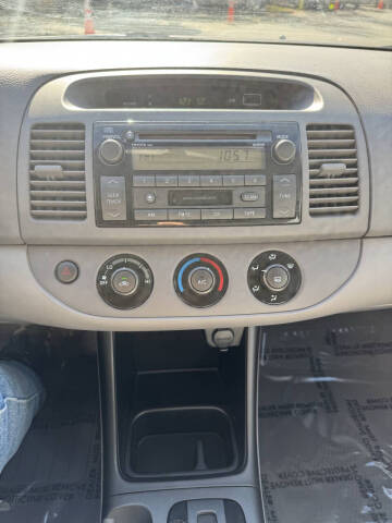 2004 Toyota Camry LE