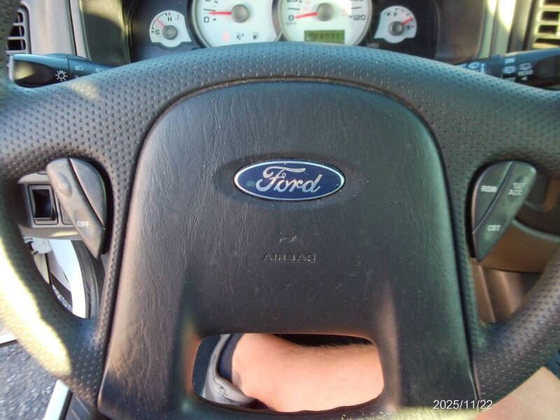 2005 Ford Escape XLS