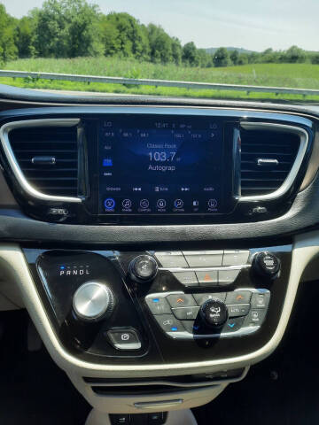 2017 Chrysler Pacifica Touring-L